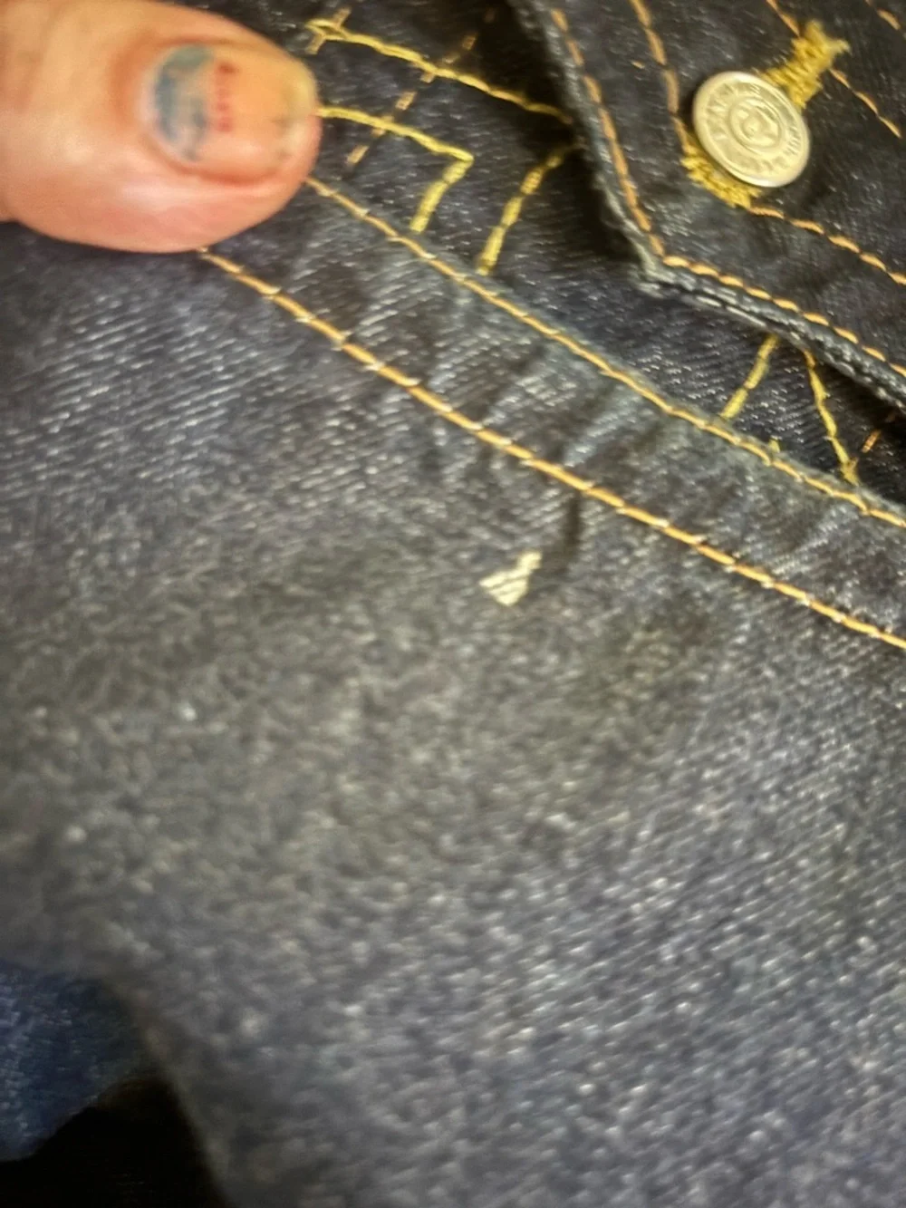 Men ‘s True Religion Dark Wash Denim Jeans Straight with Contrast Stitching